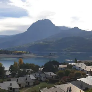 superbe-appartement-avec-vue-sur-lac-et-montagnes.fr-provencehotel.com/